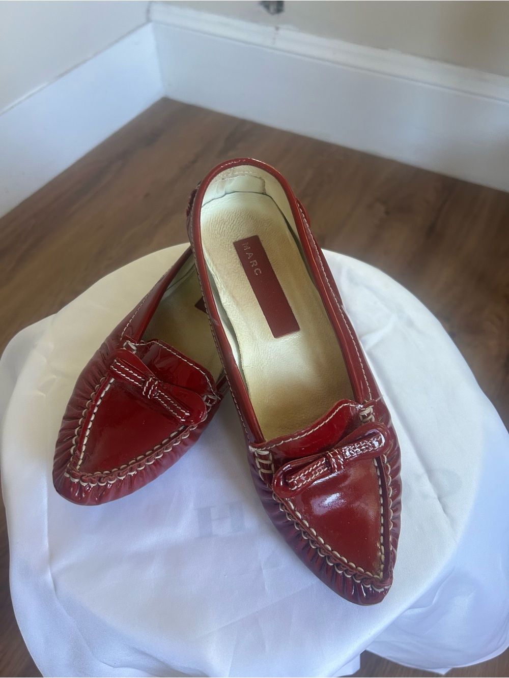 Marc Jacobs Red Patent Leather Loafer Flats Bow Pointed Toe Italy US Size 7-7.5